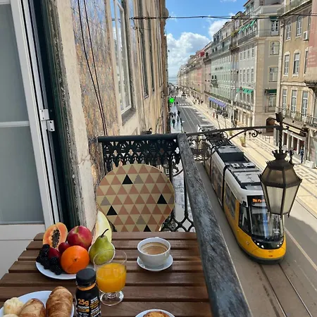 Lindo Com Varanda No Centro De Konukevi Lisboa